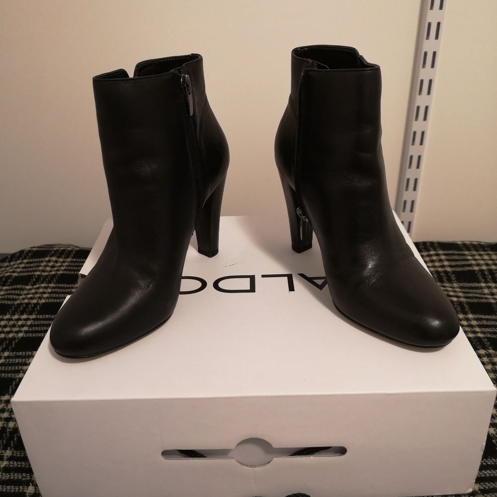ALDO black sex and the city style boots